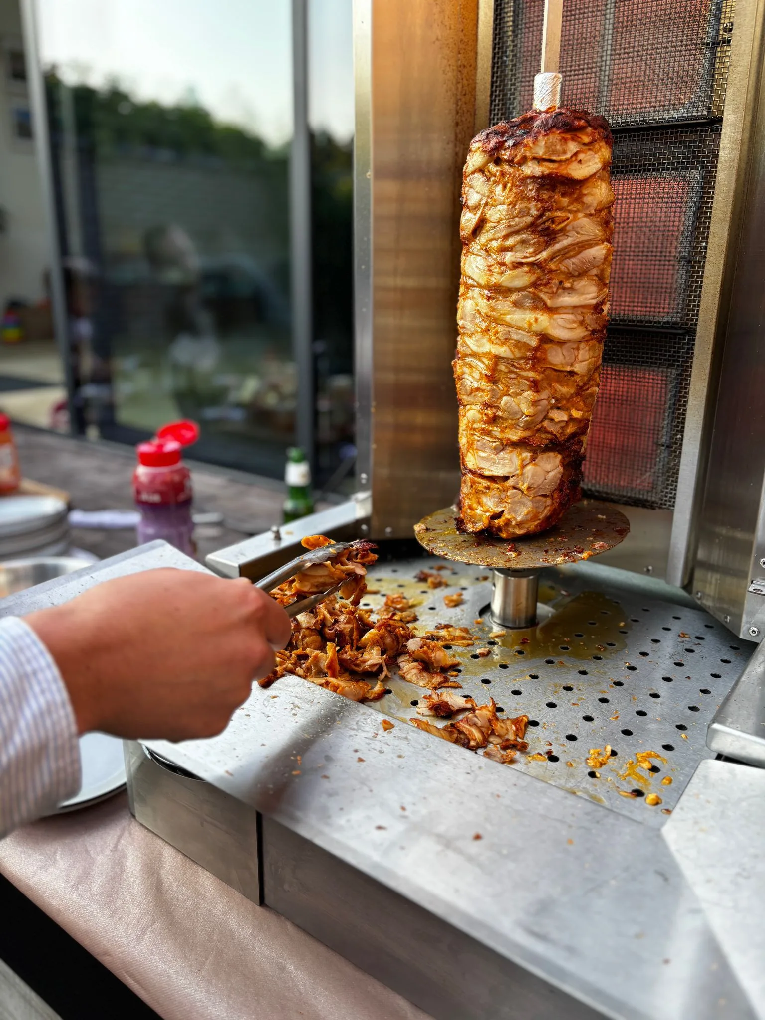 Pita en kebab van het spit van de vleesbobijn voor jouw feest in Deerlijk