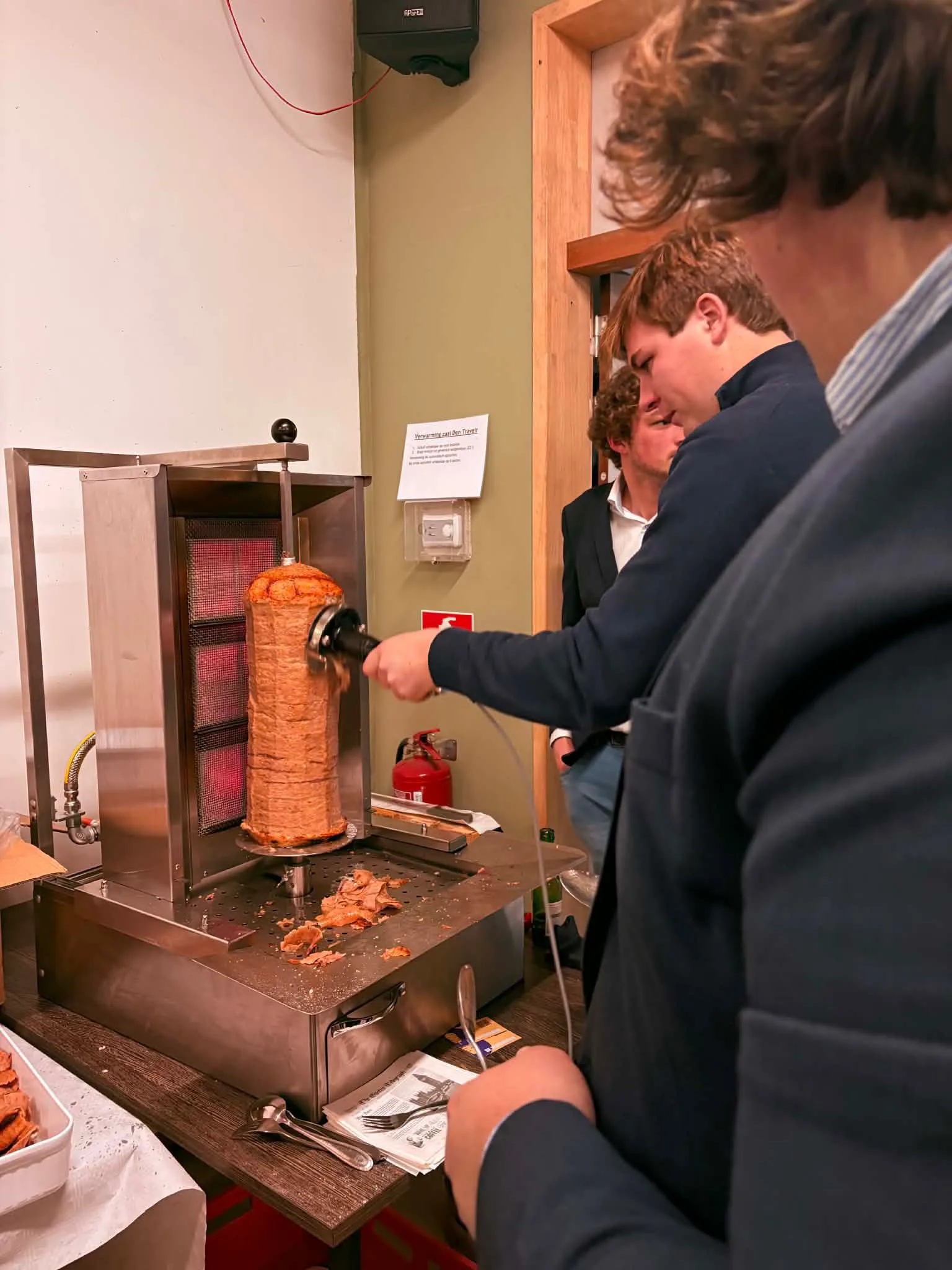 Pita en kebab van het spit van de vleesbobijn voor jouw feest in Deerlijk