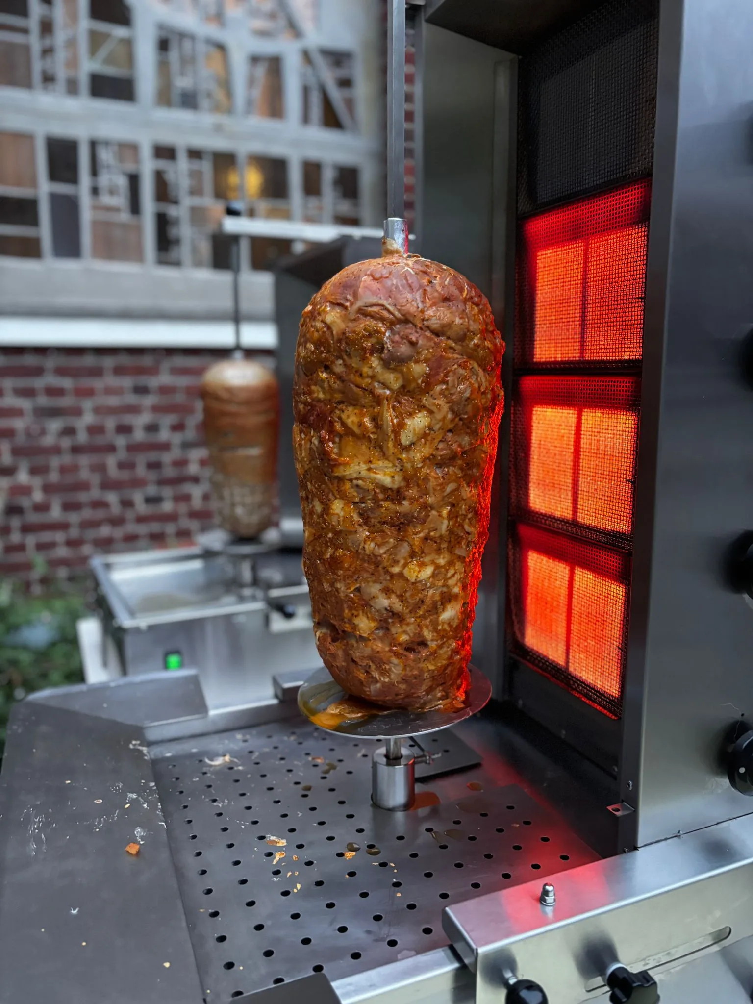 Pita en kebab van het spit van de vleesbobijn voor jouw feest in Deerlijk