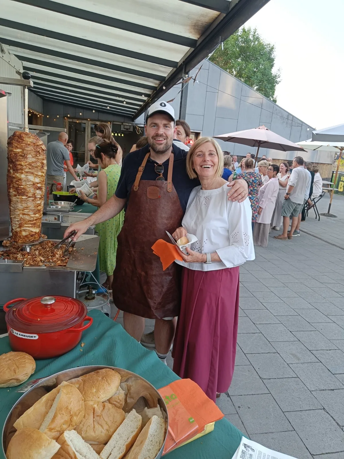 Pita en kebab van het spit van de vleesbobijn voor jouw feest in Deerlijk
